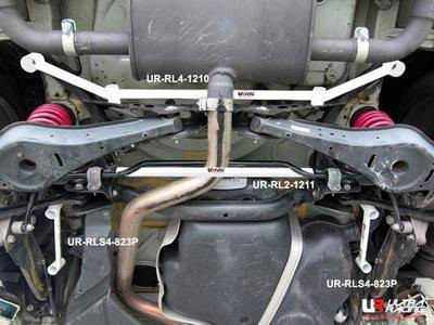 VW Golf 5/6 UltraRacing 2x 2-point rear lower boczna Bars 823P