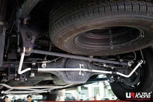 Nissan Navara D23 2.5D 4WD 14+ UltraRacing rear Sway Bar 19mm
